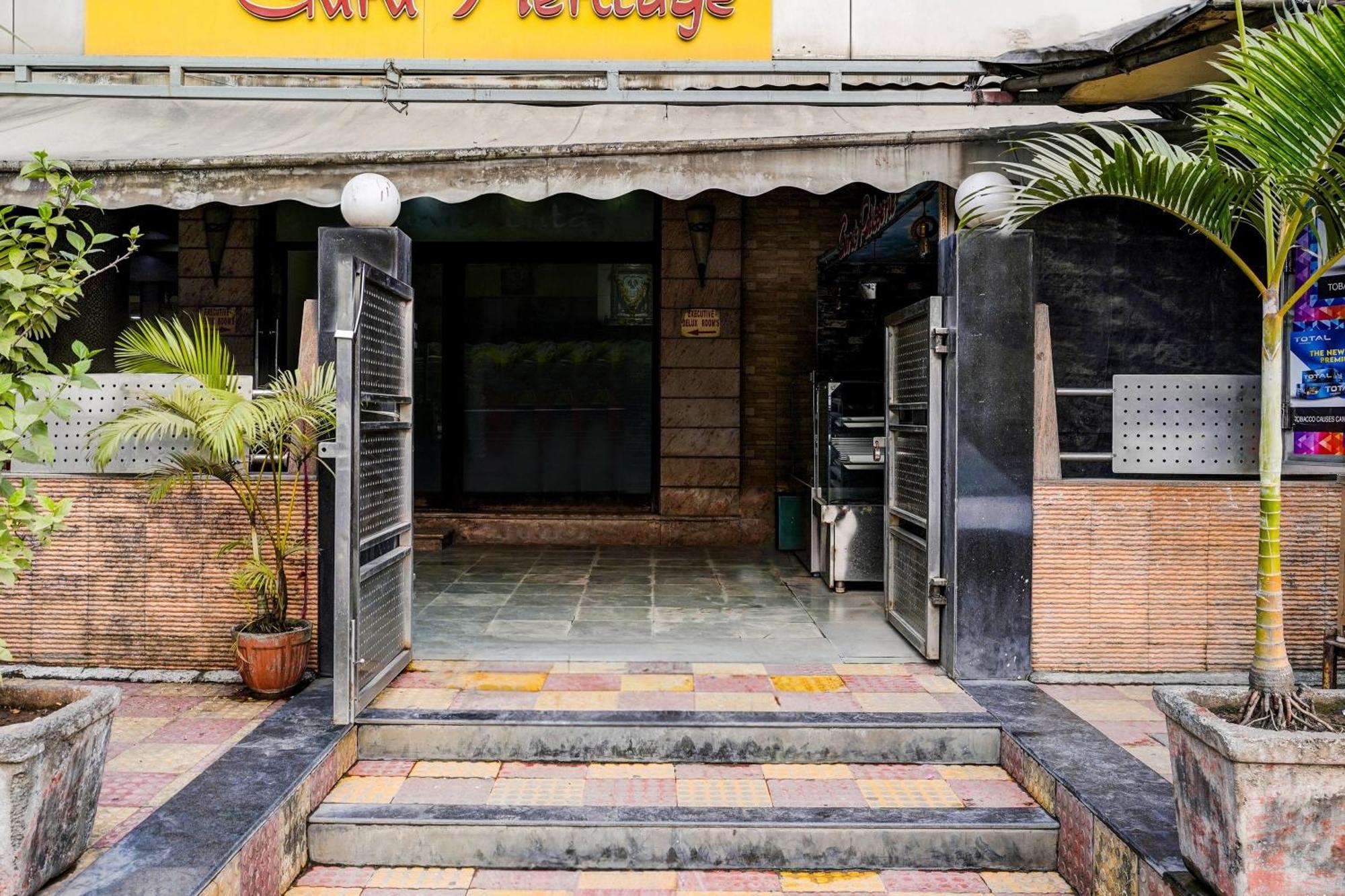 Collection O Guru Heritage Kalamboli Navi Mumbai Luaran gambar